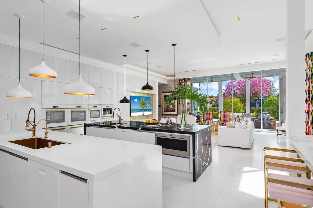 The Boca Raton Home is a South African inspiration and dramatic contemporary design now available for sale. This home located at 7170 Ayrshire Ln, Boca Raton, Florida; offering 4 bedrooms and 7 bathrooms with over 7,500 square feet of living spaces.