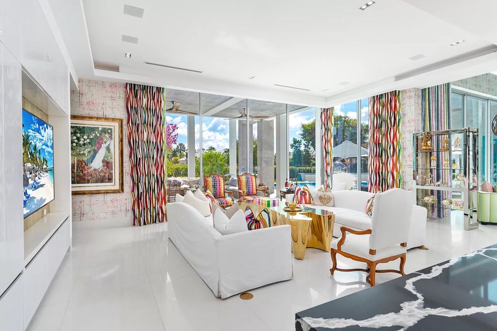 The Boca Raton Home is a South African inspiration and dramatic contemporary design now available for sale. This home located at 7170 Ayrshire Ln, Boca Raton, Florida; offering 4 bedrooms and 7 bathrooms with over 7,500 square feet of living spaces.