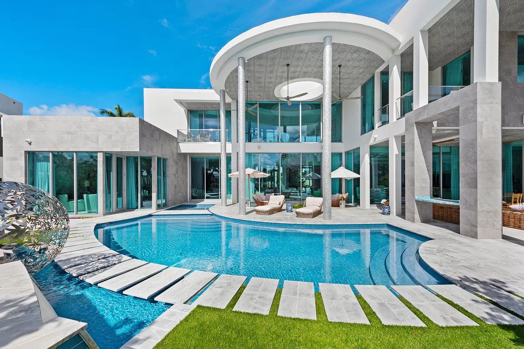 Inside-A-12950000-New-Boca-Raton-Home-with-Dramatic-Contemporary-Design-4