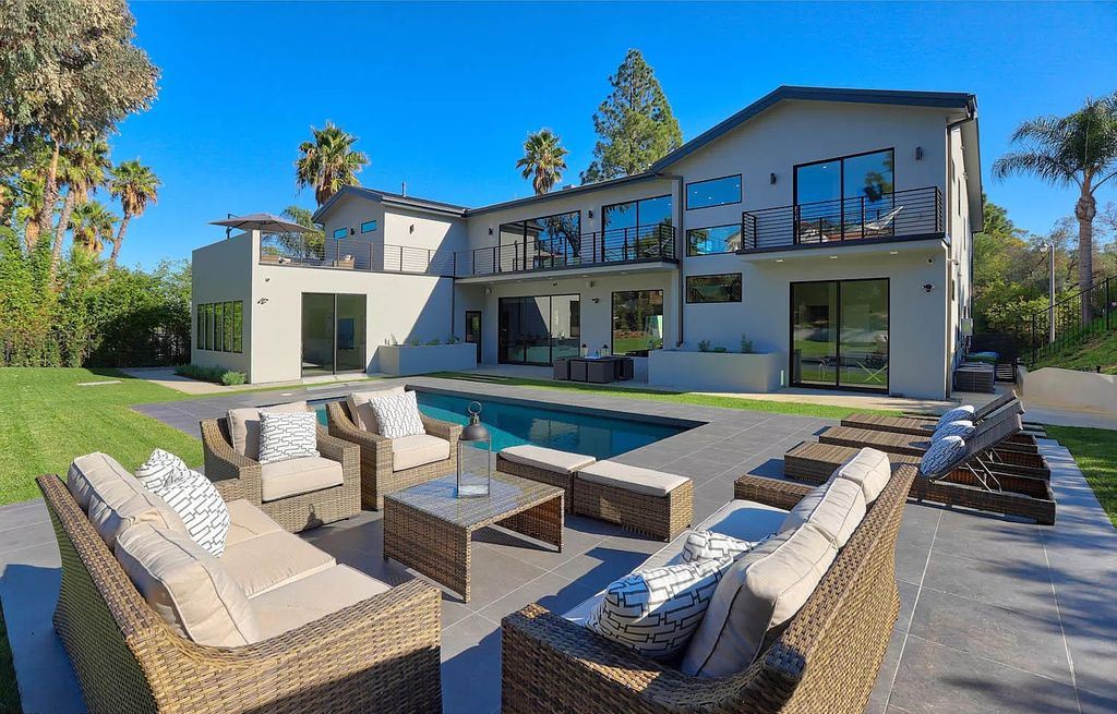 Inside-A-6490000-Luxurious-Contemporary-House-in-Prestigious-Bel-Air-25