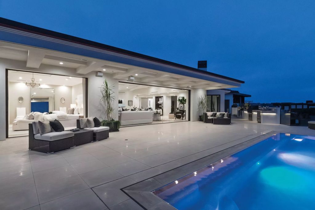 Inside Newly Constructed Oceanside house in Corona Del Mar, California