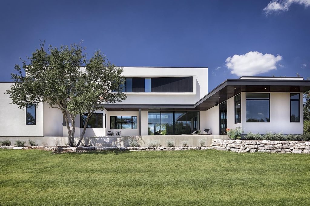 Lakeway House in Austin was designed by Clark Richardson Architects in Modern style with 3 bedrooms and 4 bathrooms on a gently sloping site; The long open floor plan, tall ceilings with ample glazing, and the courtyard parti all work in harmony with passive solar principles and prevailing breezes to allow for an efficient green design