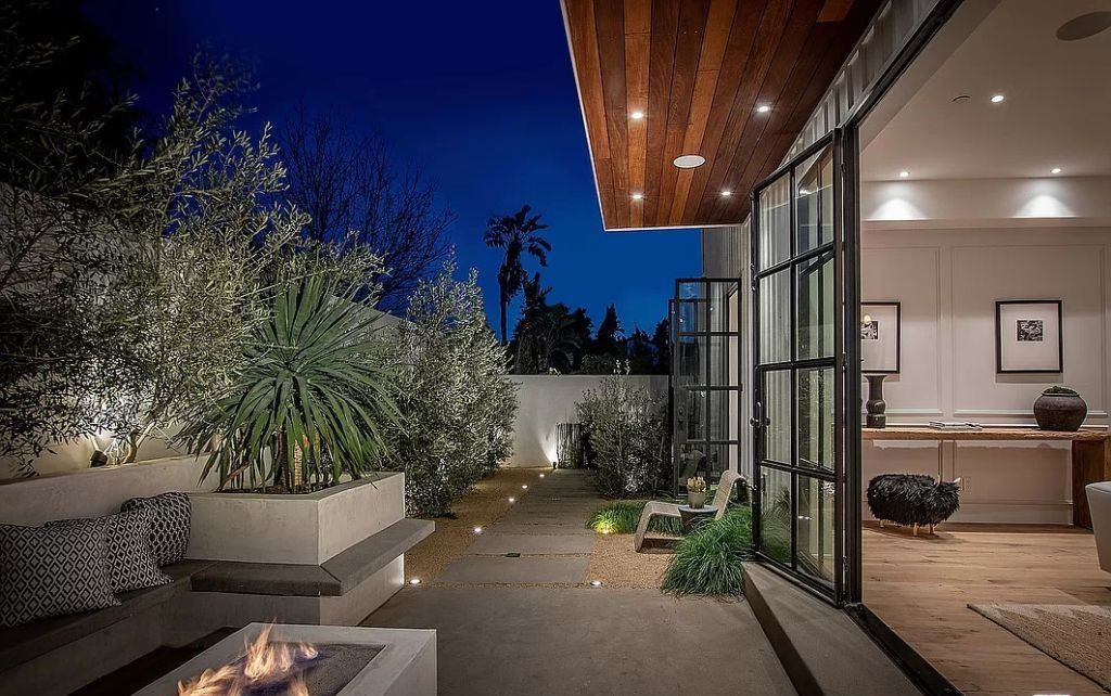 Meticulously-Crafted-Home-in-West-Hollywood-awaiting-new-Owner-at-Price-3985000-2