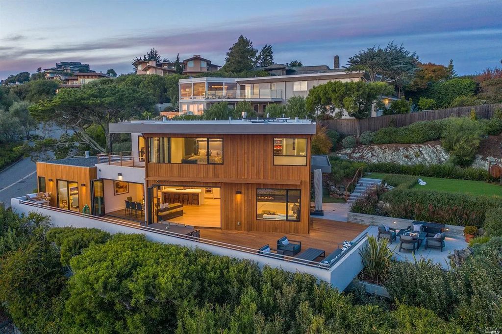 The Tiburon Home is a luxurious residence on one of the most desirable streets with sweeping views now available for sale. This home located at 86 Sugarloaf Dr, Tiburon, California; offering 5 bedrooms and 4 bathrooms with over 4,000 square feet of living spaces.