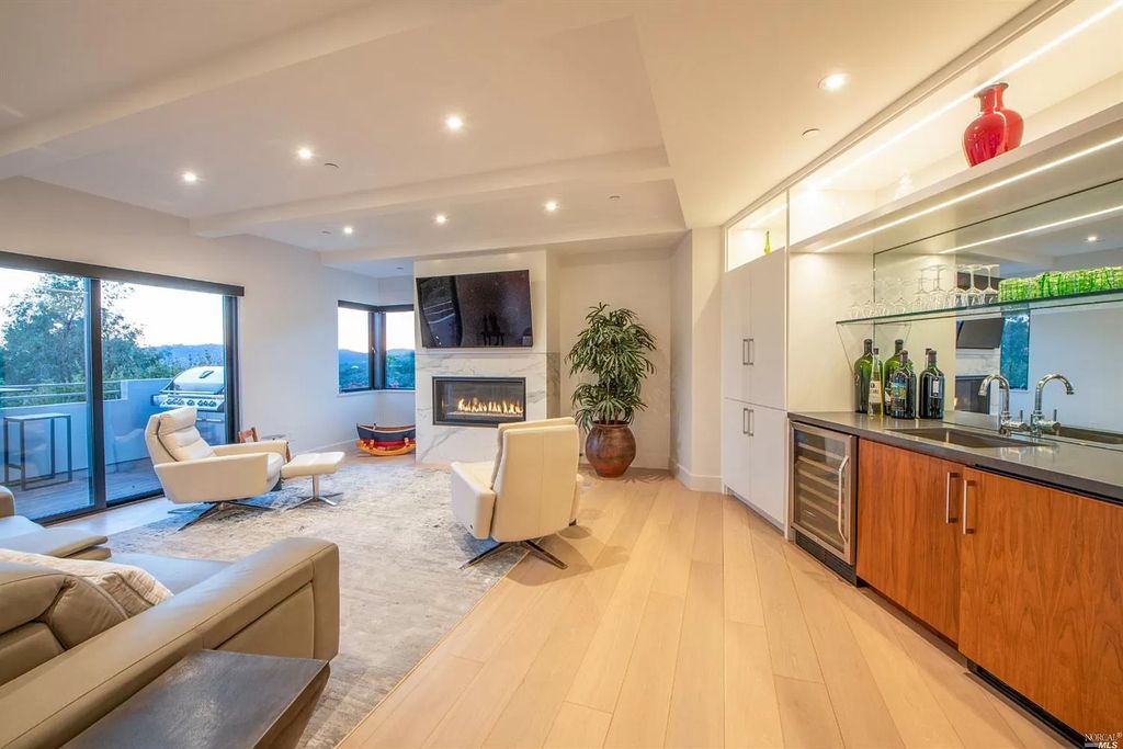 The Tiburon Home is a luxurious residence on one of the most desirable streets with sweeping views now available for sale. This home located at 86 Sugarloaf Dr, Tiburon, California; offering 5 bedrooms and 4 bathrooms with over 4,000 square feet of living spaces.