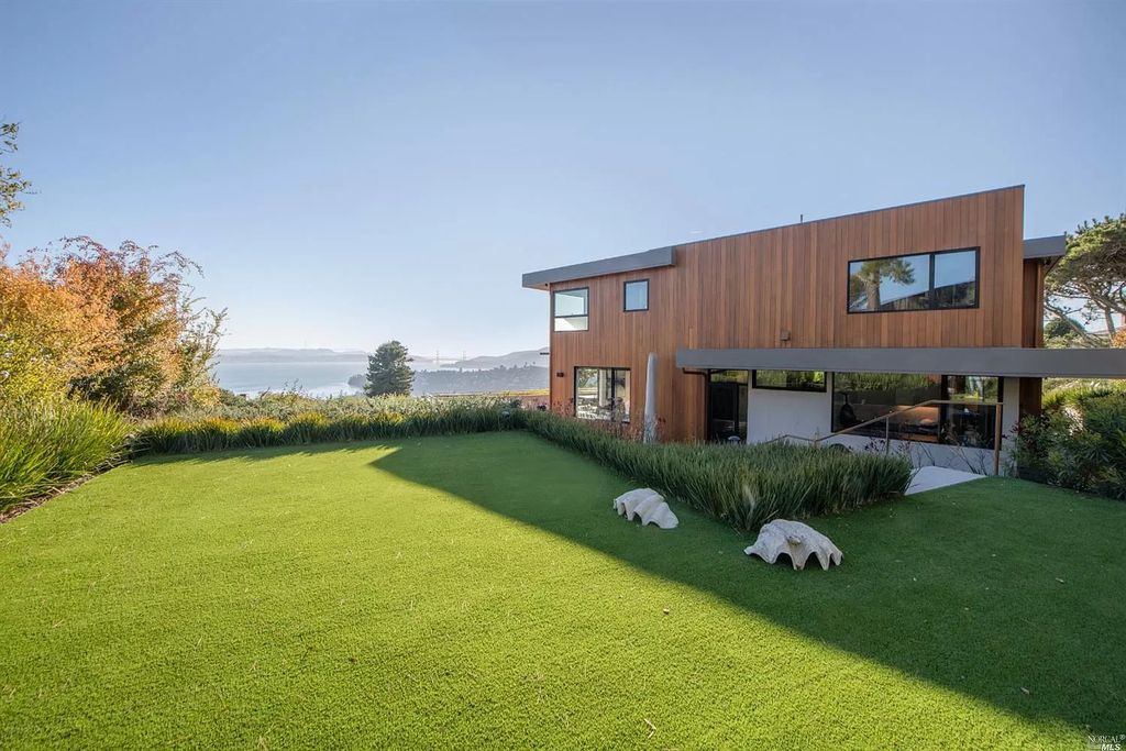 The Tiburon Home is a luxurious residence on one of the most desirable streets with sweeping views now available for sale. This home located at 86 Sugarloaf Dr, Tiburon, California; offering 5 bedrooms and 4 bathrooms with over 4,000 square feet of living spaces.