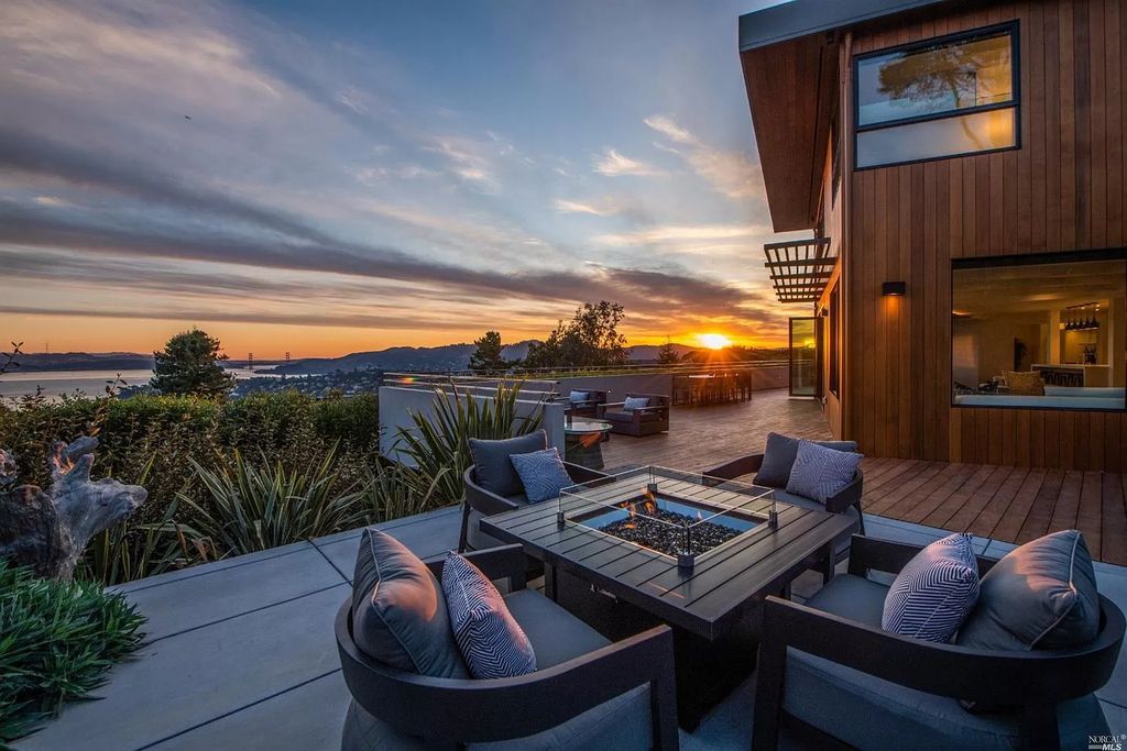 Meticulously-Designed-Tiburon-Home-with-Smart-Technology-for-Sale-at-6499000-5