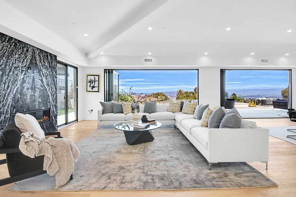 The Home in Palos Verdes is a Brand new home from Esfahani Construction with wonderful views now available for sale. This home located at 905 Via Del Monte, Palos Verdes, California; offering 6 bedrooms and 7 bathrooms with over 6,000 square feet of living spaces.