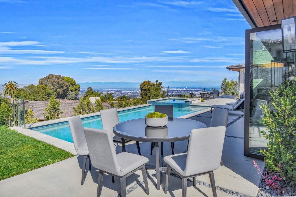 The Home in Palos Verdes is a Brand new home from Esfahani Construction with wonderful views now available for sale. This home located at 905 Via Del Monte, Palos Verdes, California; offering 6 bedrooms and 7 bathrooms with over 6,000 square feet of living spaces.