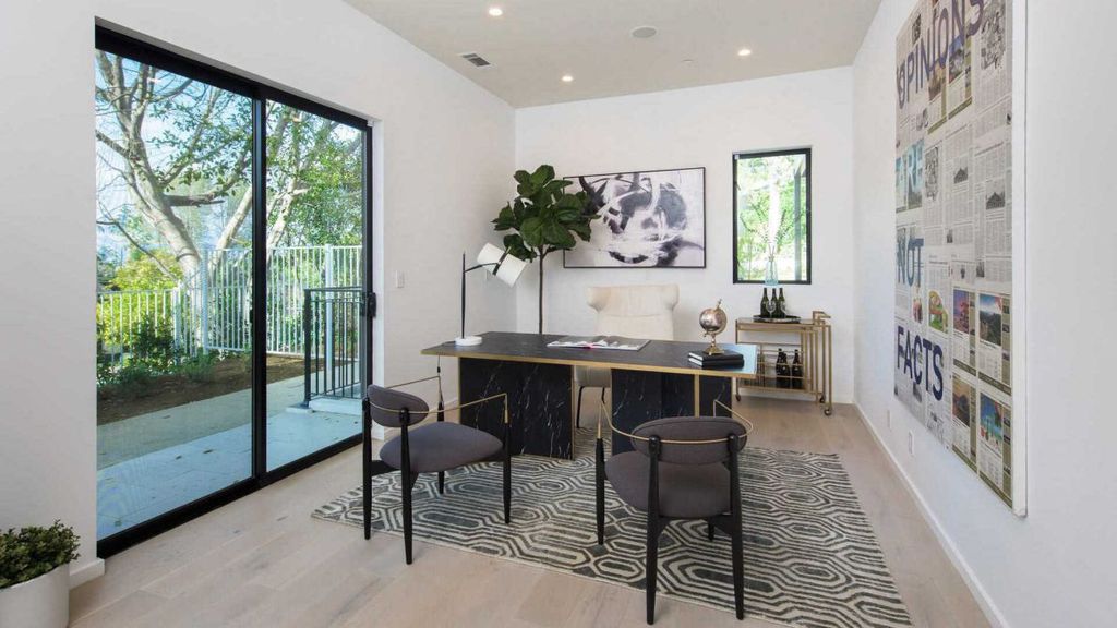 Prime-two-level-house-in-Encino-with-over-8.000-square-feet-of-living-space-13