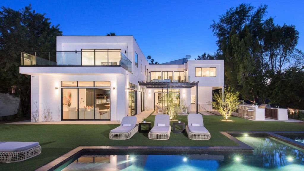 Prime-two-level-house-in-Encino-with-over-8.000-square-feet-of-living-space-3