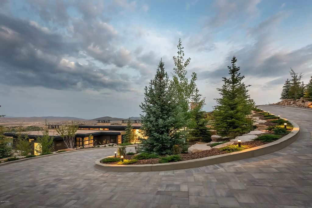 Sophisticated-Home-in-Park-City-Utah-by-Upwall-Design-Architects-16