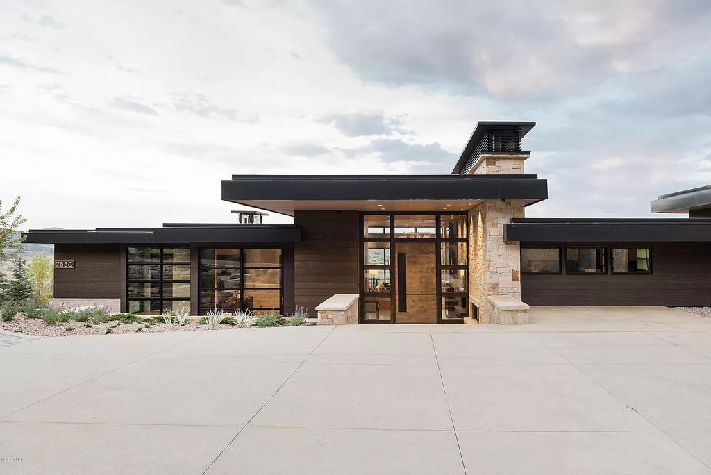 Sophisticated-Home-in-Park-City-Utah-by-Upwall-Design-Architects-28