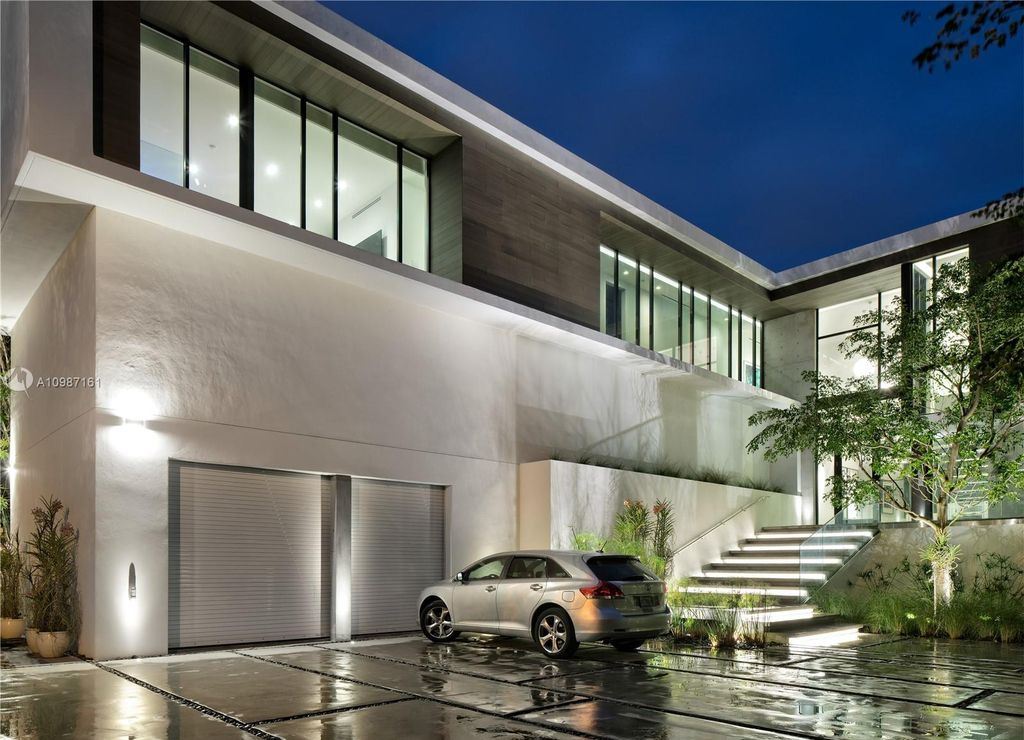 Spectacular-Modern-Miami-Waterfront-Home-Boasts-Open-Bay-Views-Sells-for-16900000-23