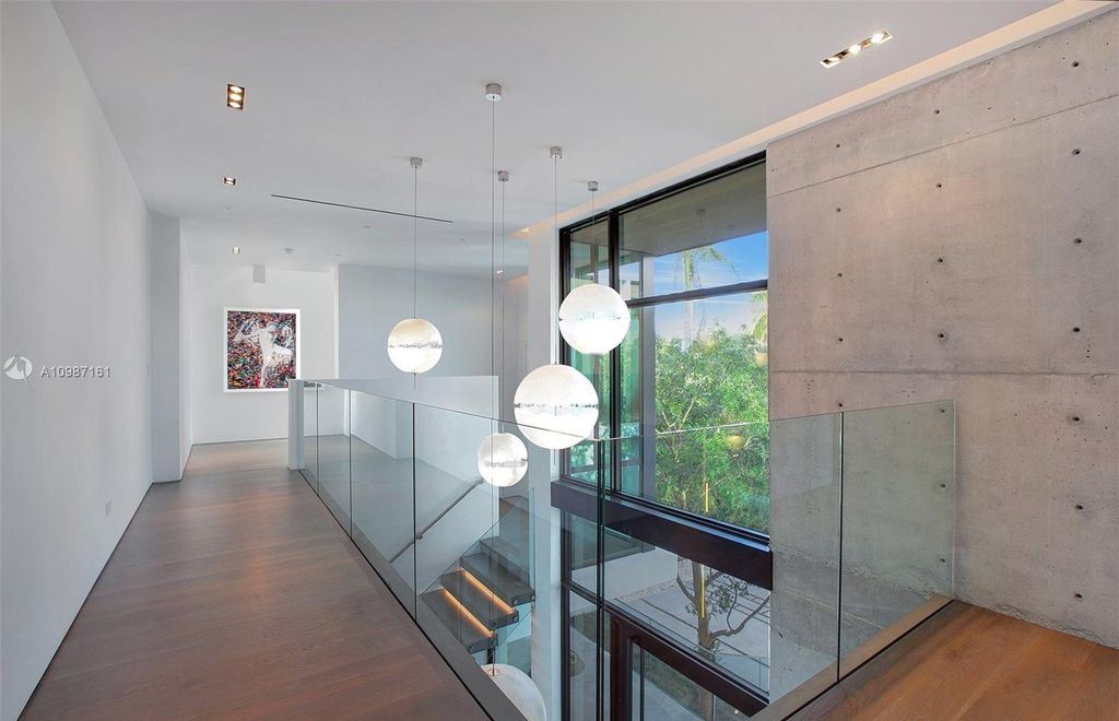 Spectacular-Modern-Miami-Waterfront-Home-Boasts-Open-Bay-Views-Sells-for-16900000-3