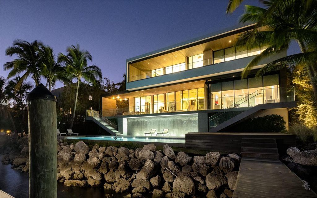 Spectacular-Modern-Miami-Waterfront-Home-Boasts-Open-Bay-Views-Sells-for-16900000-30