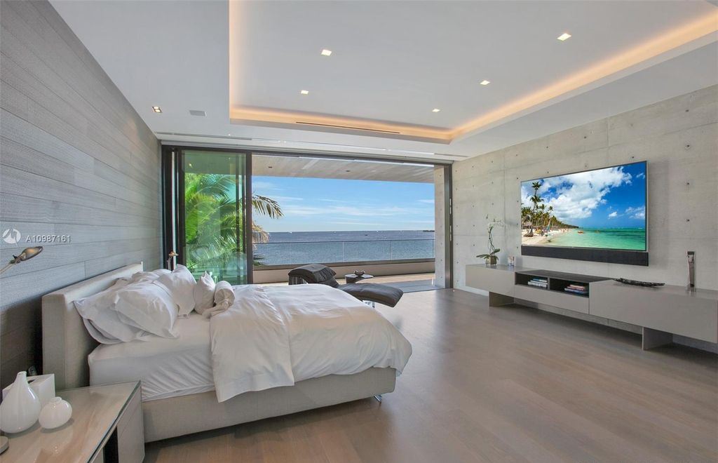 Spectacular-Modern-Miami-Waterfront-Home-Boasts-Open-Bay-Views-Sells-for-16900000-6