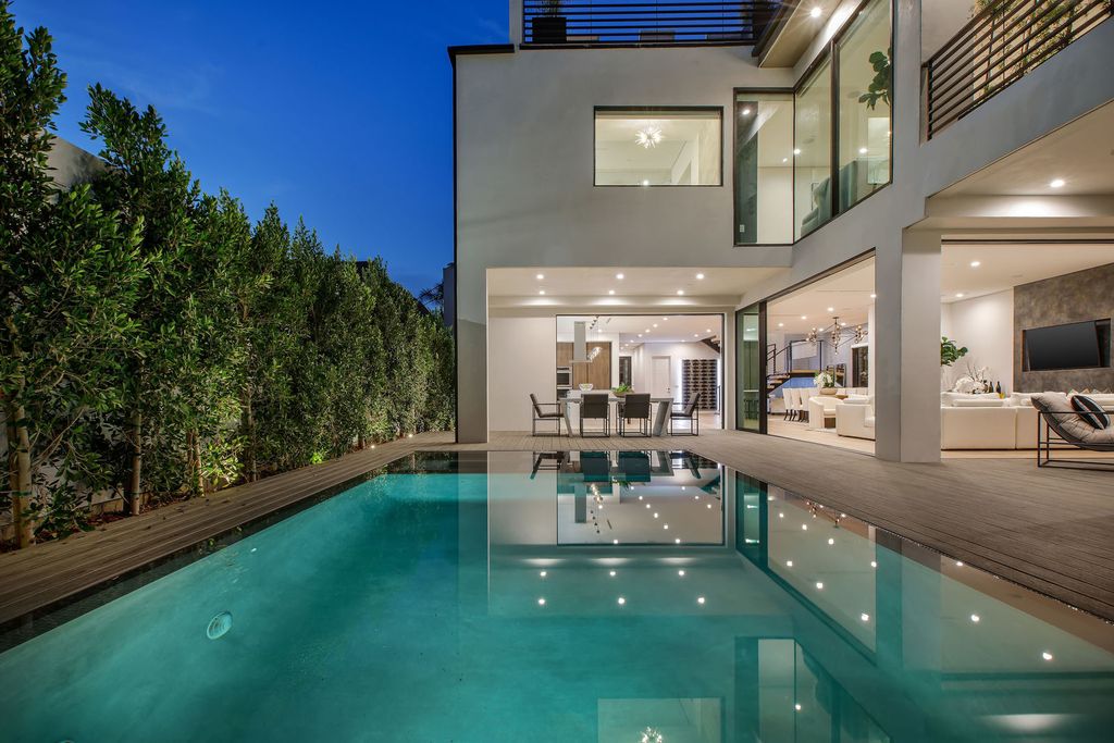 Striking-New-Contemporary-Modern-Home-in-Los-Angeles-targeting-for-399500-29