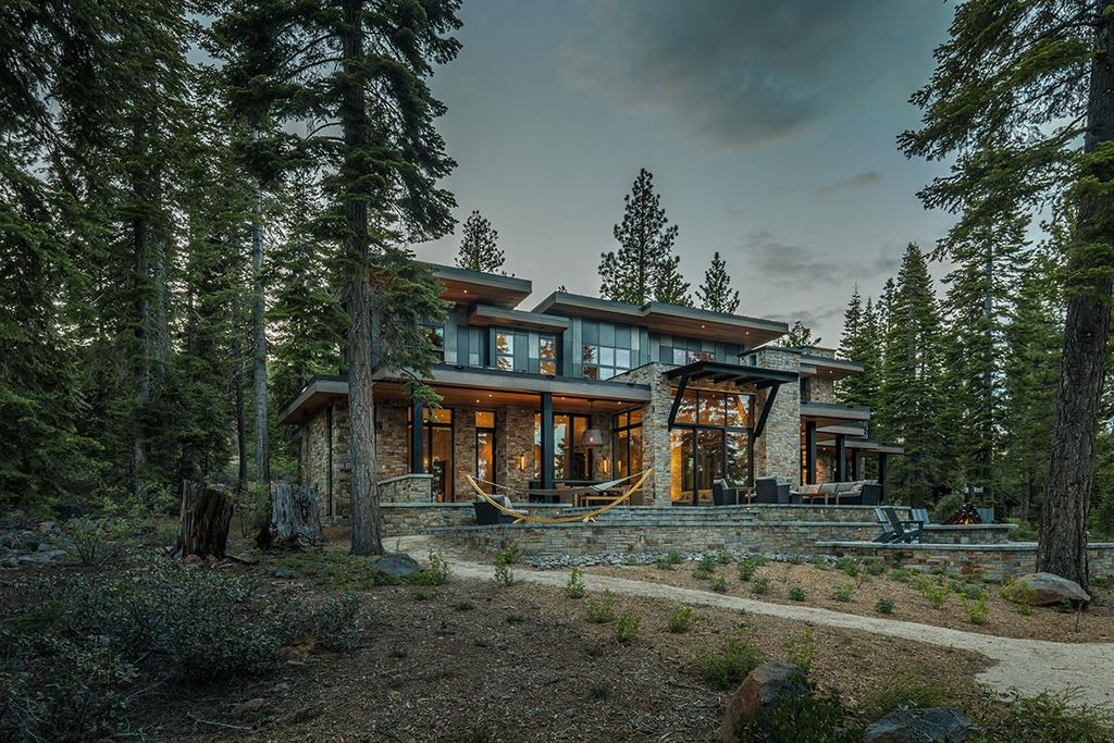 Martis Camp Home Lot 53 in Truckee, California was designed by Dennis Zirbel Architects in mountain contemporary style; this house offers impressive mountain views and expansive indoors and outdoors entertaining.
