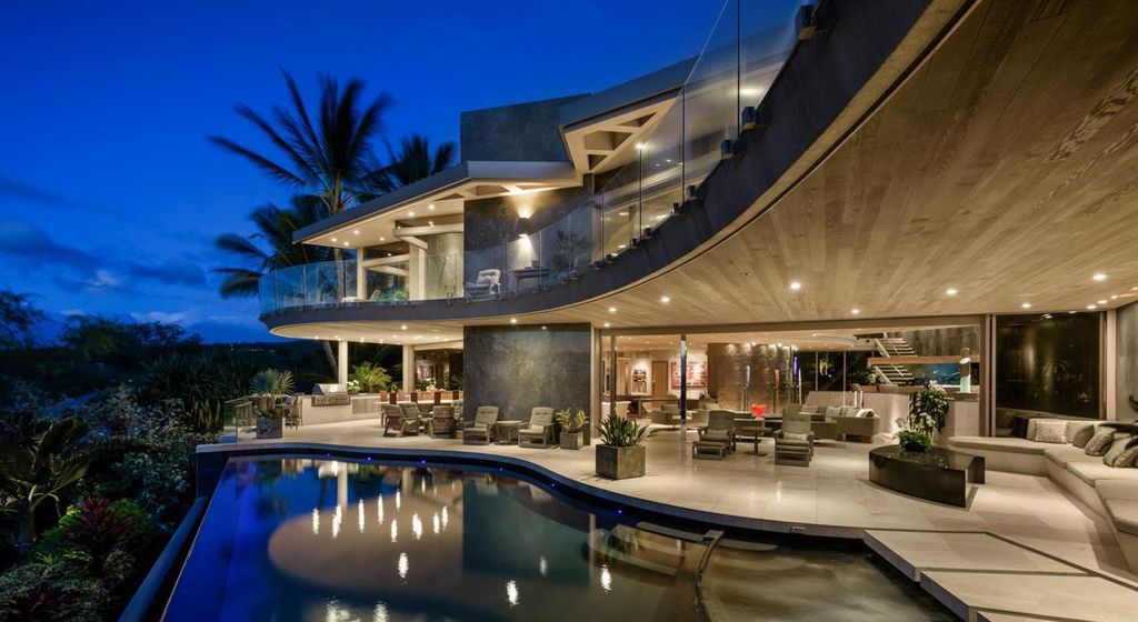 Makena Contemporary House in Kihei, Hawii perfectly situated on an intimate cove was designed by Guy Dreier Designs in tropical Modern style; this house is a livable work of art with its soaring ceilings, dramatic finishes, and innovative floor plan. 