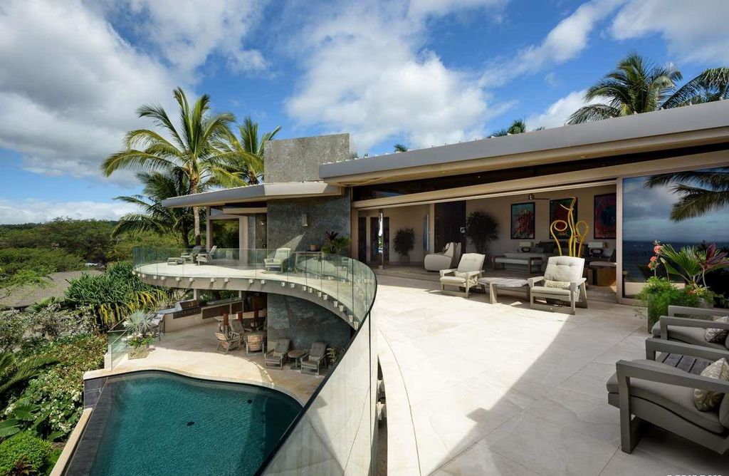 Makena Contemporary House in Kihei, Hawii perfectly situated on an intimate cove was designed by Guy Dreier Designs in tropical Modern style; this house is a livable work of art with its soaring ceilings, dramatic finishes, and innovative floor plan. 