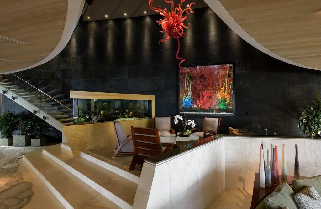 Makena Contemporary House in Kihei, Hawii perfectly situated on an intimate cove was designed by Guy Dreier Designs in tropical Modern style; this house is a livable work of art with its soaring ceilings, dramatic finishes, and innovative floor plan. 