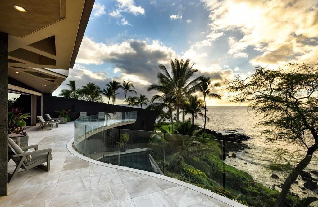 Makena Contemporary House in Kihei, Hawii perfectly situated on an intimate cove was designed by Guy Dreier Designs in tropical Modern style; this house is a livable work of art with its soaring ceilings, dramatic finishes, and innovative floor plan. 