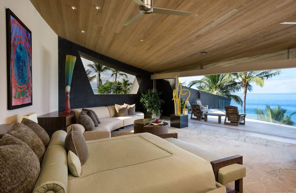 Makena Contemporary House in Kihei, Hawii perfectly situated on an intimate cove was designed by Guy Dreier Designs in tropical Modern style; this house is a livable work of art with its soaring ceilings, dramatic finishes, and innovative floor plan. 