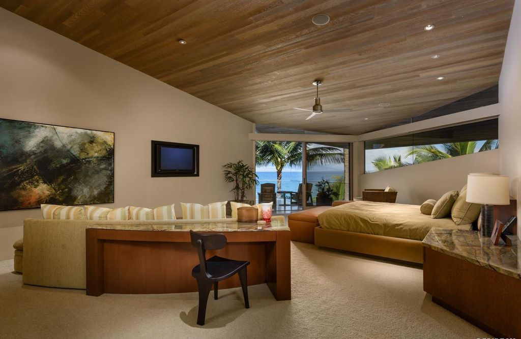 Makena Contemporary House in Kihei, Hawii perfectly situated on an intimate cove was designed by Guy Dreier Designs in tropical Modern style; this house is a livable work of art with its soaring ceilings, dramatic finishes, and innovative floor plan. 
