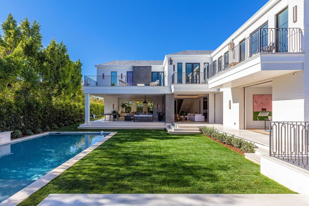 The-Ultimate-Entertainers-Dream-Home-in-Beverly-Hills-hits-the-Market-for-23995000-30