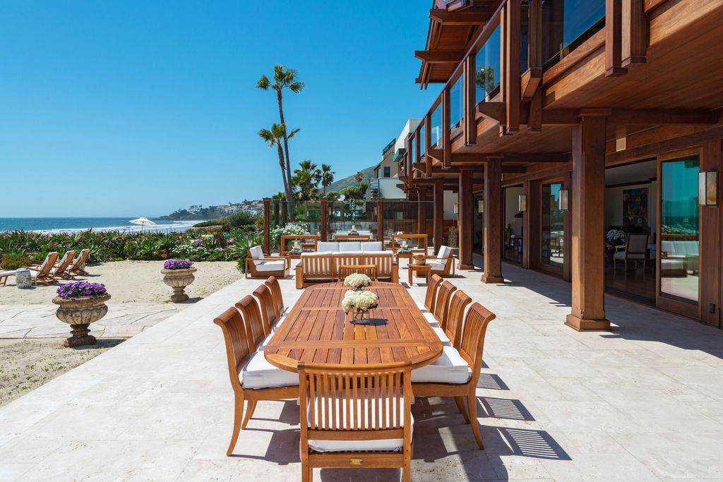 This-100000000-Malibu-Mansion-is-on-One-of-The-Most-Iconic-Beaches-19