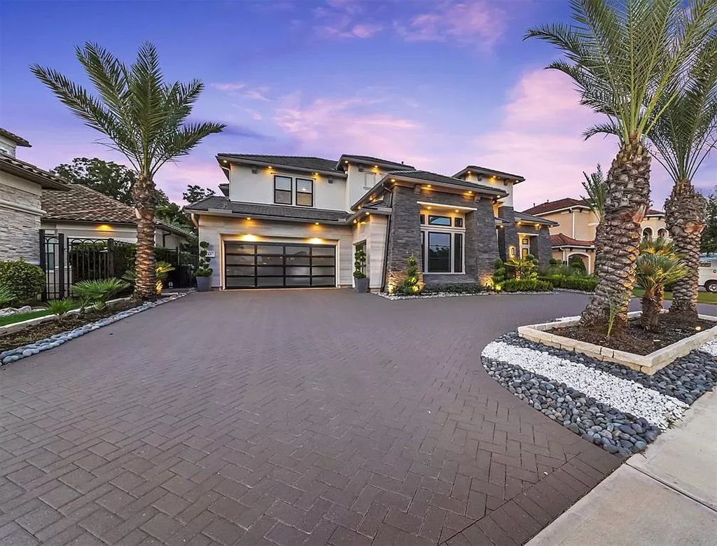 The Modern Home in Texas is a luxurious property in the exclusive gated section of Enclave Riverstone now available for sale. This home located at 43 Enclave Manor Dr, Sugar Land, Texas; offering 5 bedrooms and 6 bathrooms with over 6,000 square feet of living spaces.