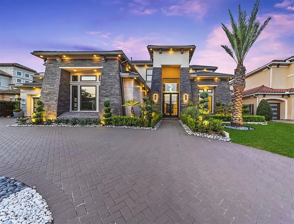 The Modern Home in Texas is a luxurious property in the exclusive gated section of Enclave Riverstone now available for sale. This home located at 43 Enclave Manor Dr, Sugar Land, Texas; offering 5 bedrooms and 6 bathrooms with over 6,000 square feet of living spaces.