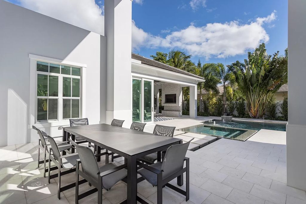 This-3500000-West-Palm-Beach-House-will-Truly-Amaze-You-with-Impressive-Finishes-12