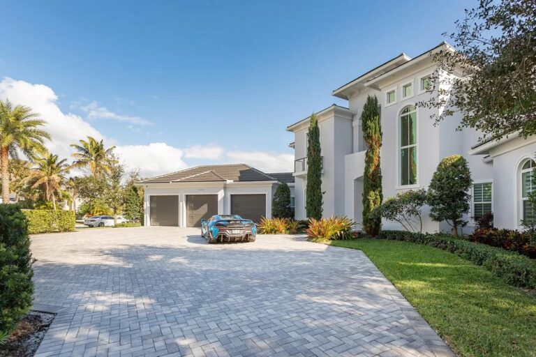 3,500,000 West Palm Beach House Amazes you with Impressive Finishes