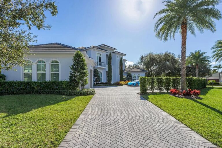 3,500,000 West Palm Beach House Amazes you with Impressive Finishes