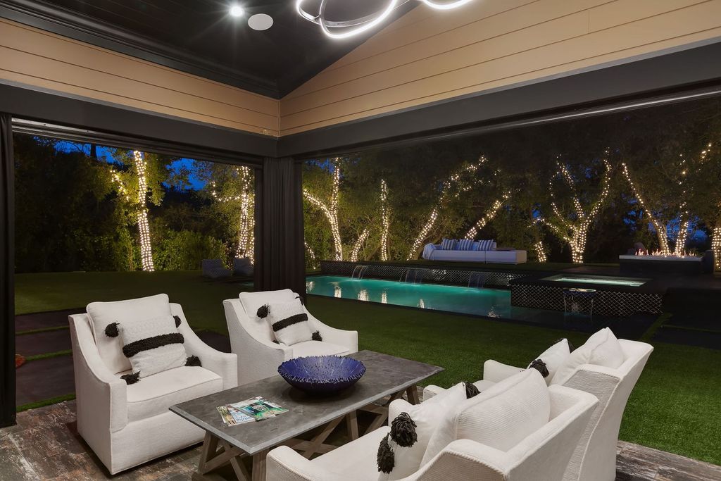 This-9995000-Bespoke-Home-in-Encino-Provides-Ample-Privacy-Exclusivity-17