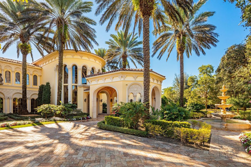 Timeless-and-Unequaled-house-in-Florida-sits-on-14.163-square-feet-3