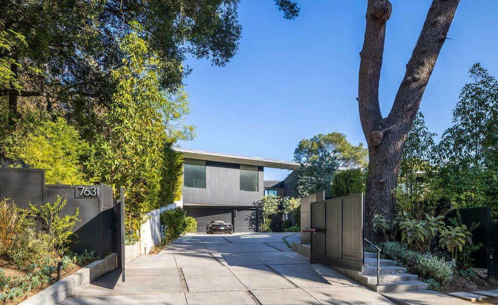 Zen-inspired-Contemporary-Hollywood-Hills-Home-Backs-the-Market-for-14450000-3
