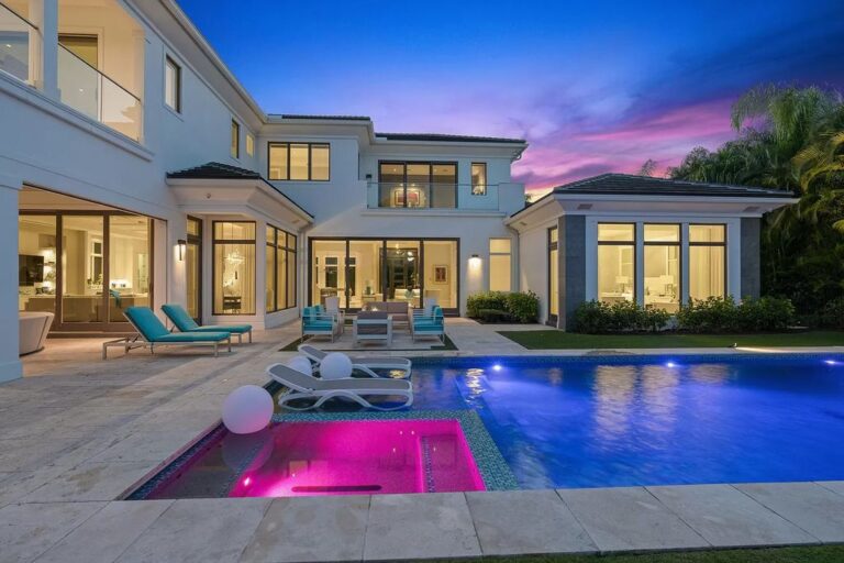 $5,999,000 Spectacular Home in Palm Beach Gardens has Perfectly Designed Exterior Space