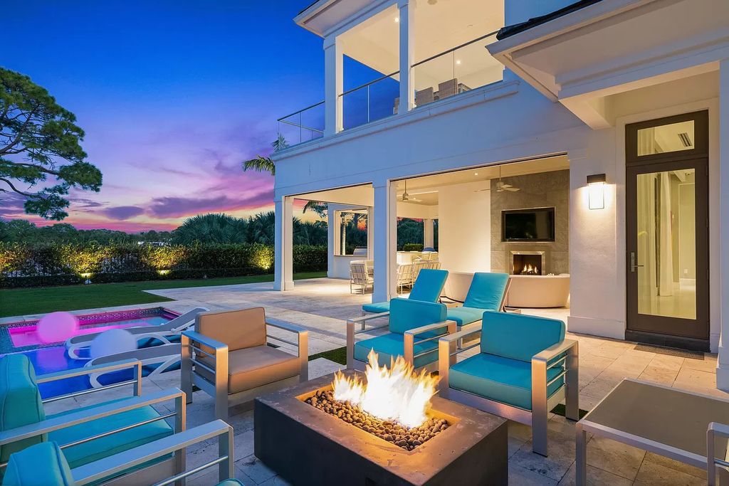 5999000-Spectacular-Home-in-Palm-Beach-Gardens-has-Perfectly-Designed-Exterior-Space-26
