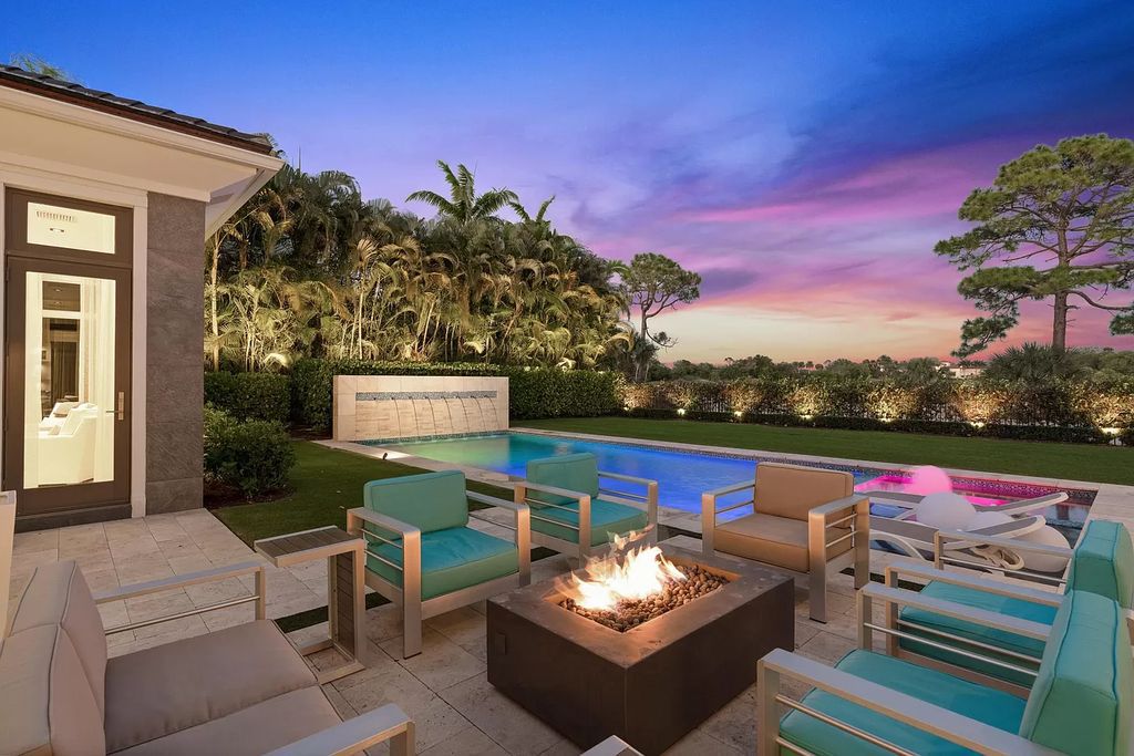 5999000-Spectacular-Home-in-Palm-Beach-Gardens-has-Perfectly-Designed-Exterior-Space-7