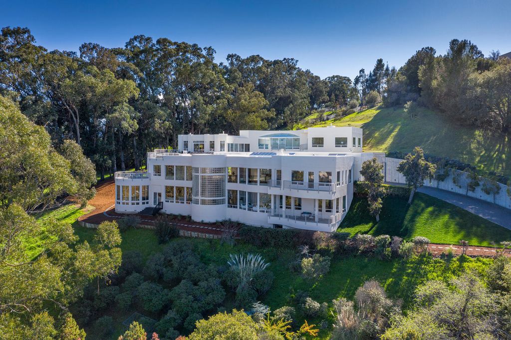 The Home in Hillsborough is an outstanding architectural boasts exceptional style with breathtaking San Francisco and Bay views now available for sale. This home located at 25 Brandon Ct, Hillsborough, California; offering 5 bedrooms and 10 bathrooms with over 11,800 square feet of living spaces.