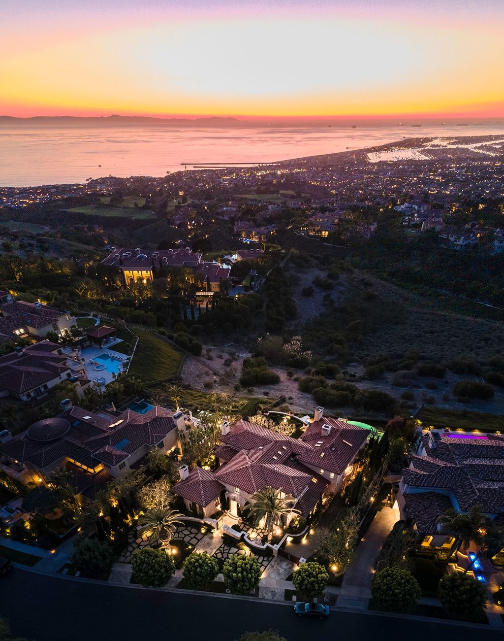 A-16500000-Newport-Coast-Home-on-Unobstructed-Hilltop-has-Extraordinary-View-32