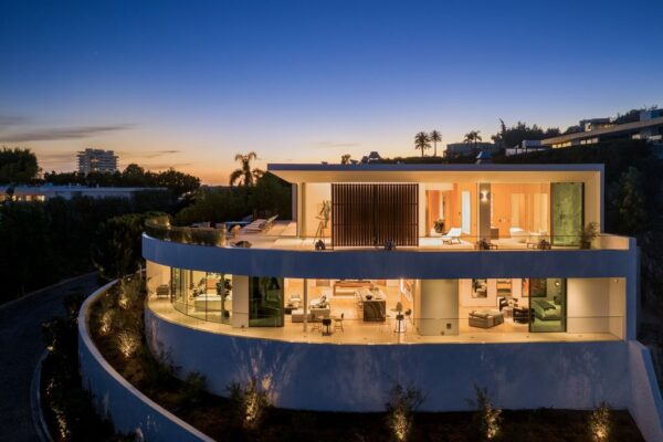 $21,995,000 New Hollywood Hills Mansion with Breathtaking City Vistas