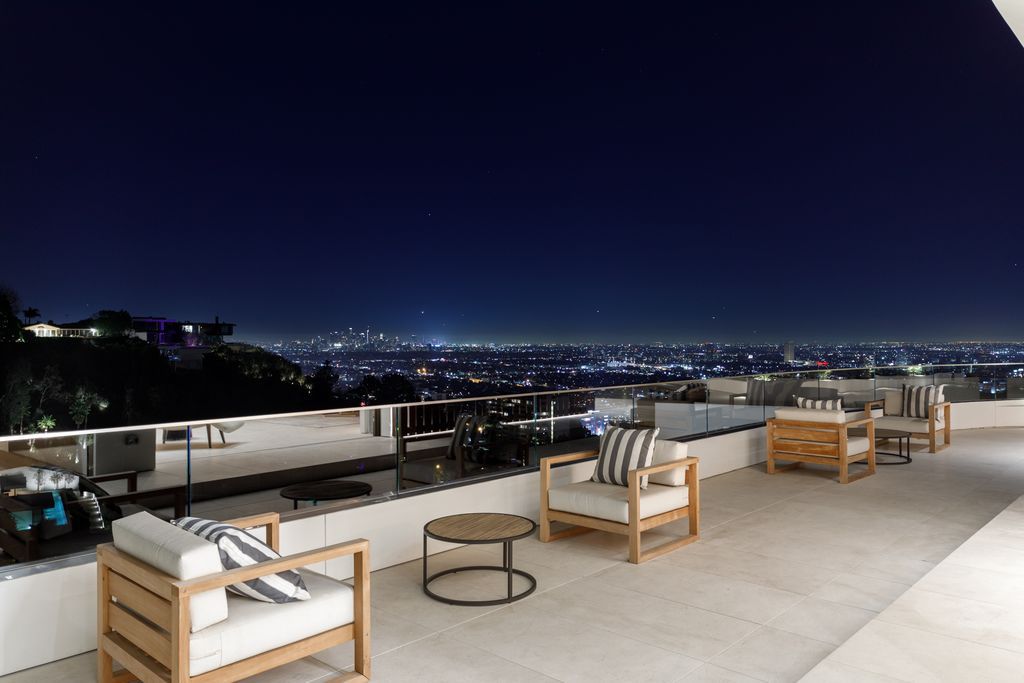 A-Brand-New-Hollywood-Hills-Mansion-with-Breathtaking-City-Vistas-hit-the-Market-for-21995000-38