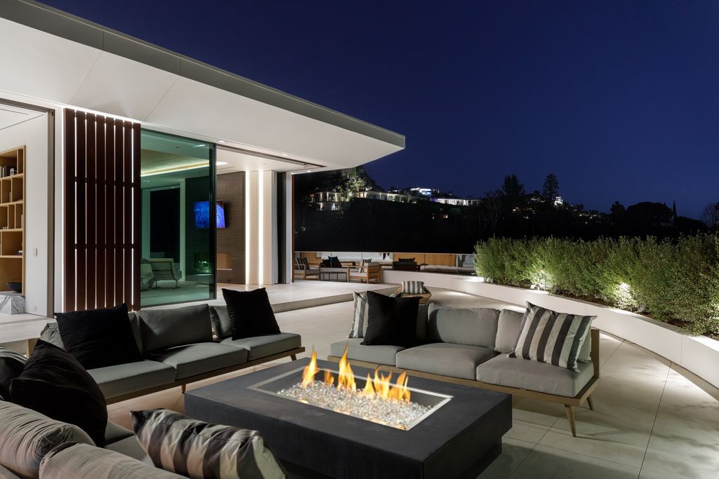 A-Brand-New-Hollywood-Hills-Mansion-with-Breathtaking-City-Vistas-hit-the-Market-for-21995000-39