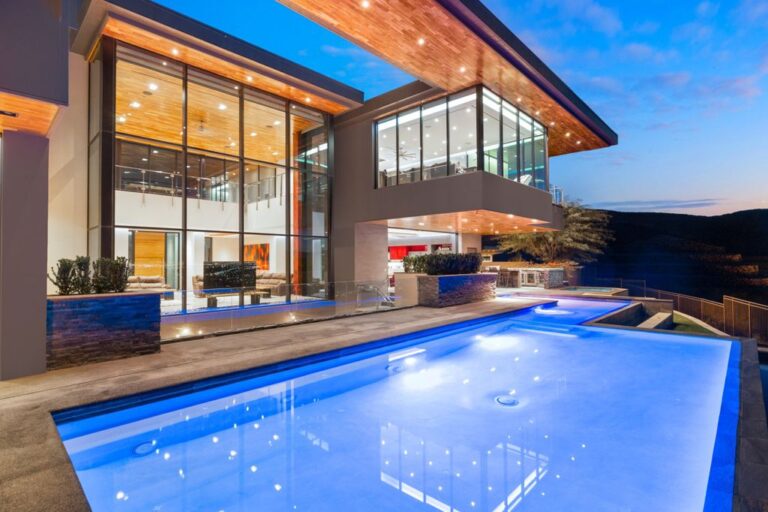 A Distinctively Modern Home in the Las Vegas Valley Asking for $8,499,000