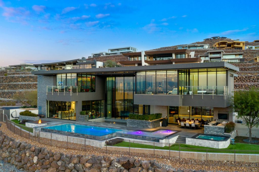 The Modern Home in the Las Vegas Valley is a distinctively modern estate offers a unique opportunity to live in a piece of art now available for sale. This home located at 7 Talus Ct, Henderson, Nevada; offering 6 bedrooms and 8 bathrooms with over 10,800 square feet of living spaces.