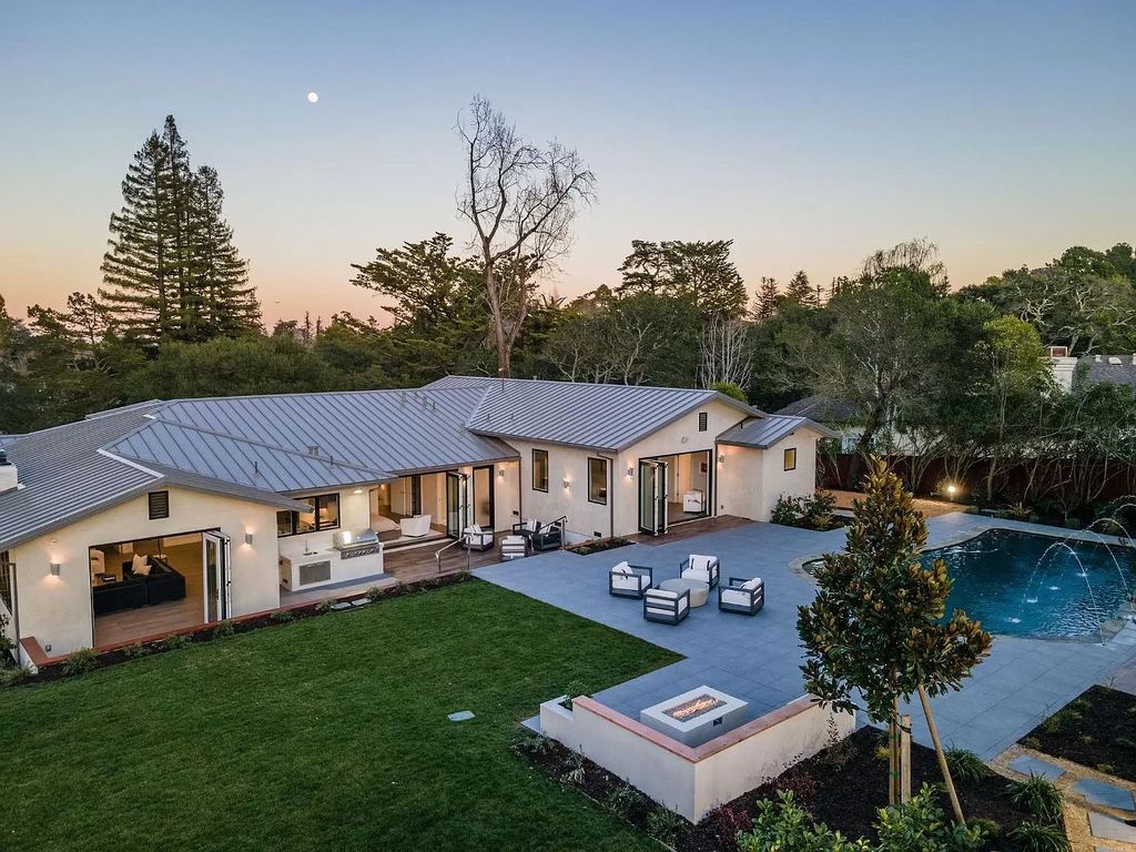 The California Home is one-of-a-kind compound that has been meticulously rebuilt from the ground up now available for sale. This home located at 38 Tevis Pl, Burlingame, California; offering 5 bedrooms and 4 bathrooms with over 4,000 square feet of living spaces.